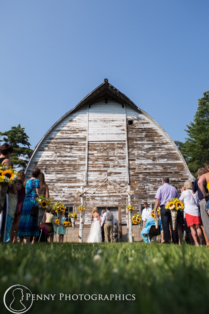 Outdoor barn wedding Minnesota photographer