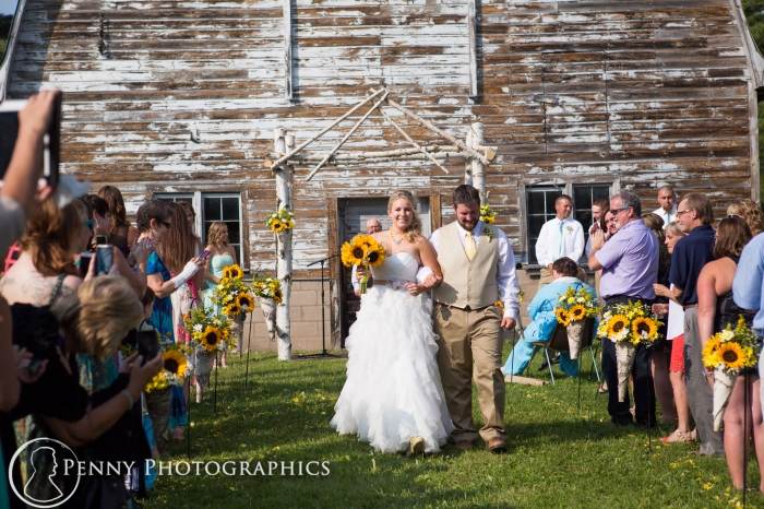 Outside barn wedding by Minnesota photographer