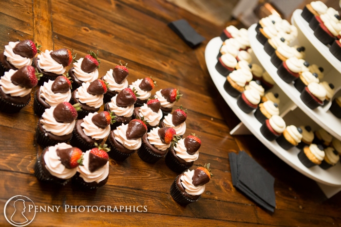 wedding-cupcakes-Green-Acres-Barn