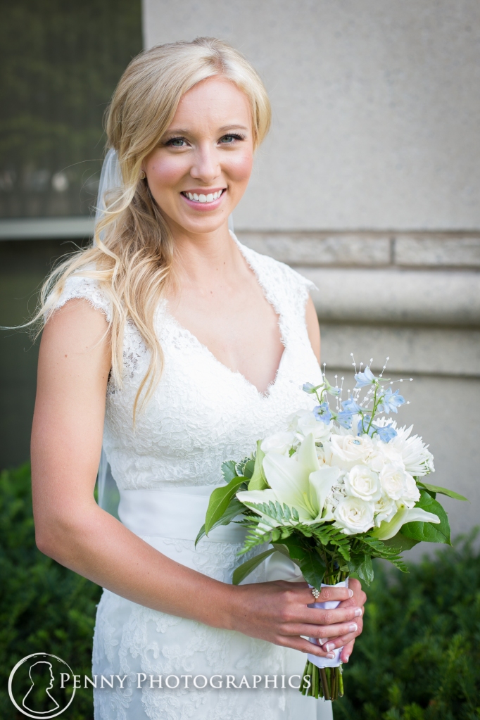 bride-holding-bouquet-outside